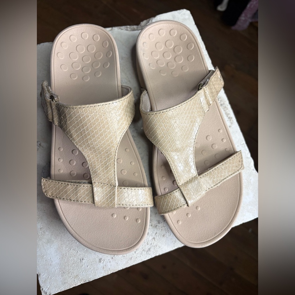 Vionic Pacific Ellie oat beige Snake Print Sandals Comfort Size7.5 preloved - Picture 3 of 9